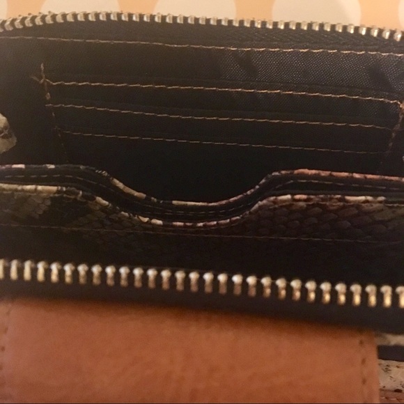 Kenneth Cole Reaction Wristlet / Wallet (New) - Picture 8 of 8